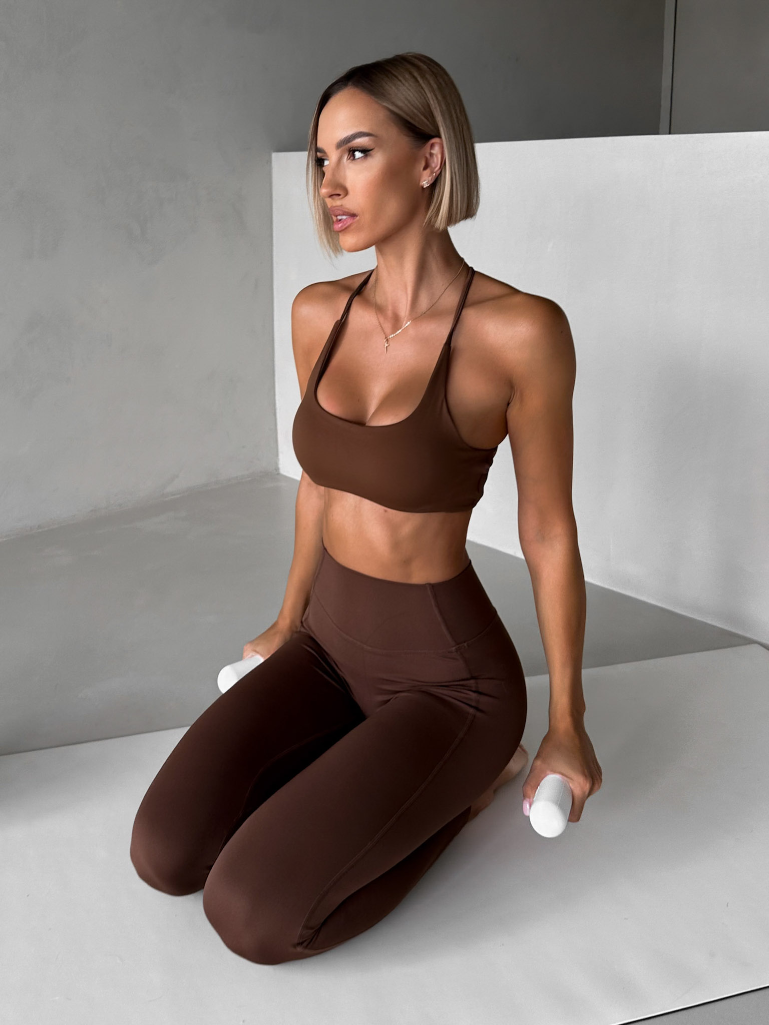 Hnedá športová podprsenka SALONI na tenké ramienka Veľkosť: S