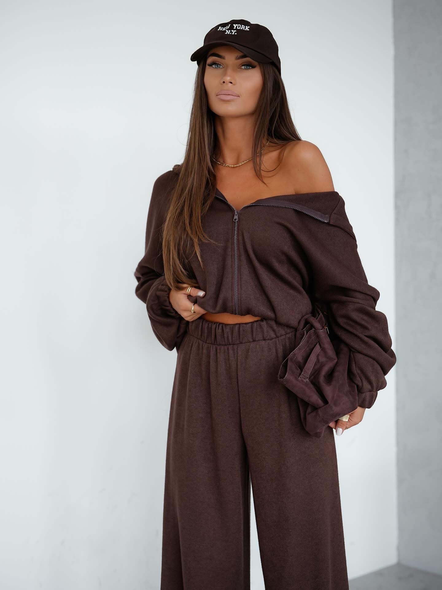 Tmavo hnedá luxusná široká tepláková súprava MATHUA Veľkosť: ONESIZE