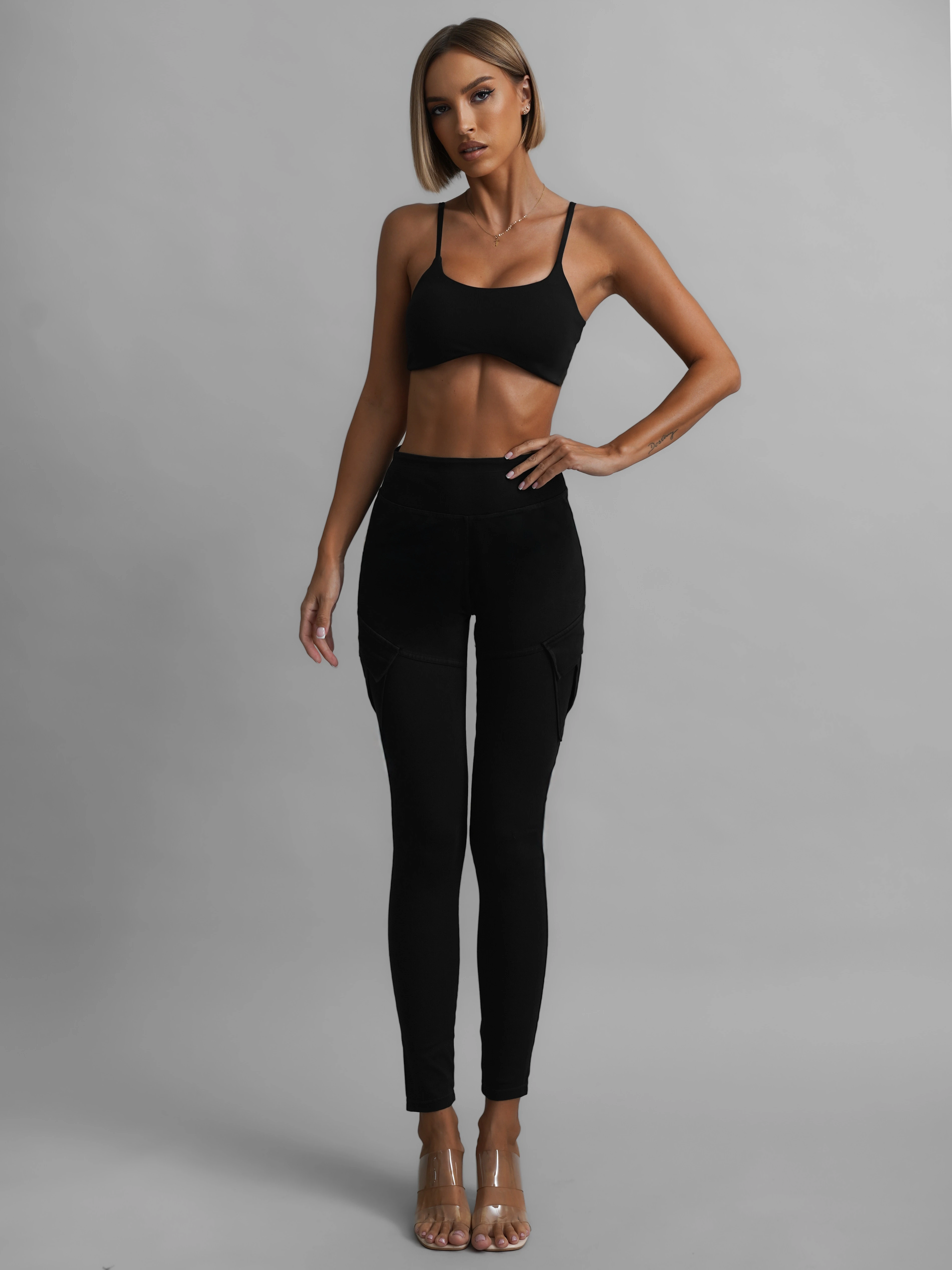 Čierne tvarujúce legíny ERONEL s push-up efektom a vreckami Veľkosť: L