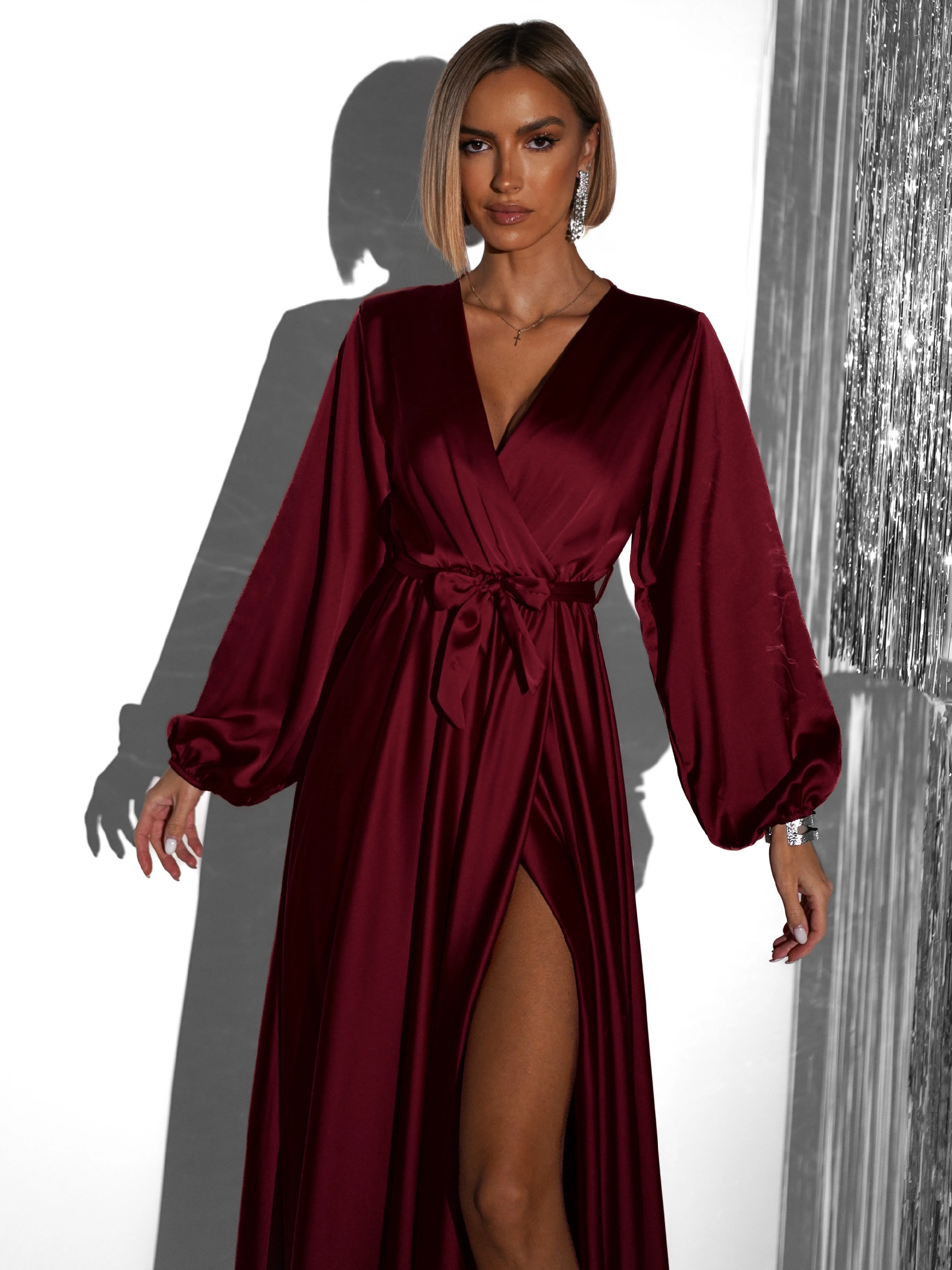 Vínové elegantné šaty WOMAN s dlhým rukávom Veľkosť: ONESIZE