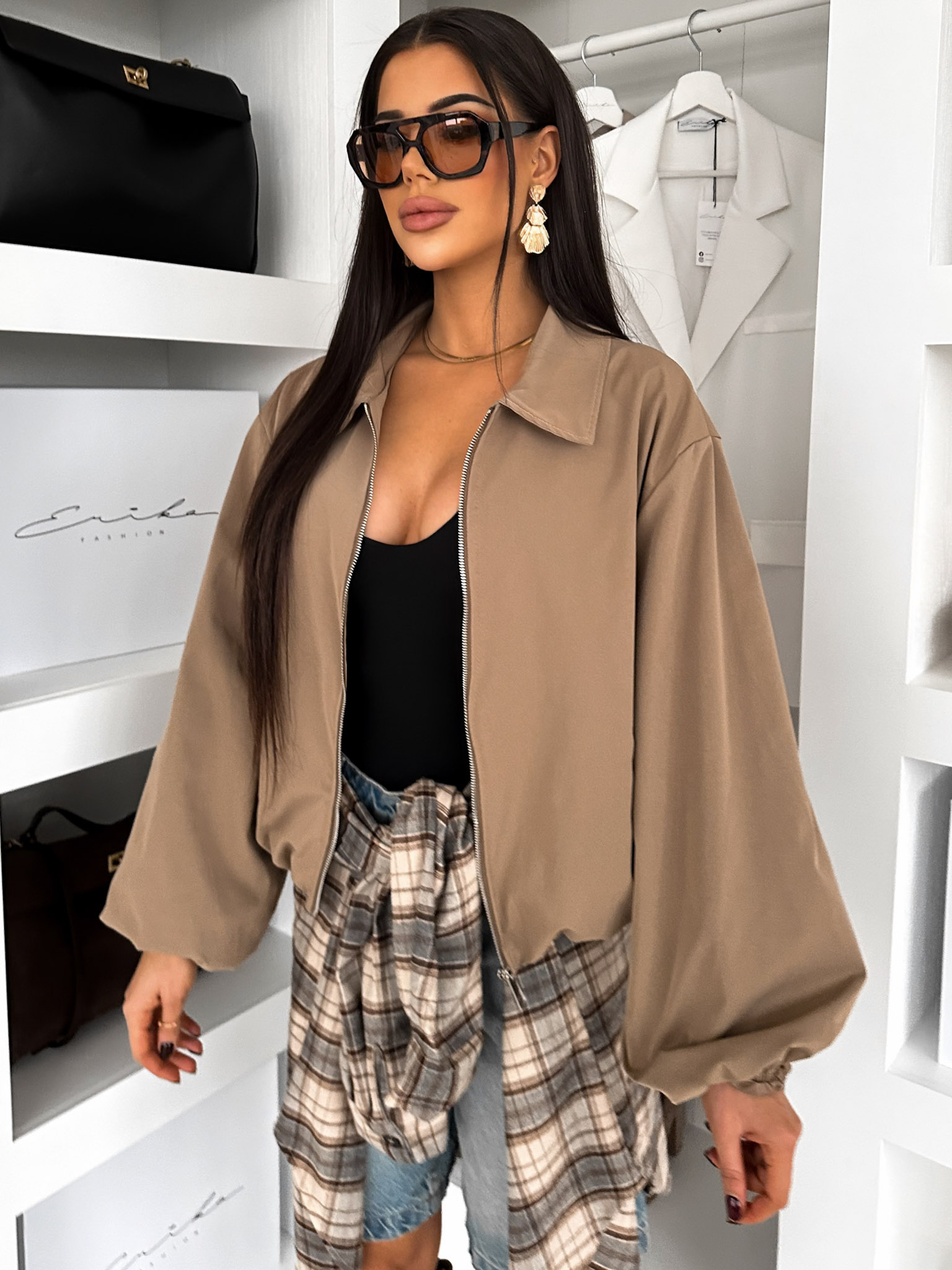 Svetlo hnedá krátka bunda CORMEL na zips Veľkosť: ONESIZE