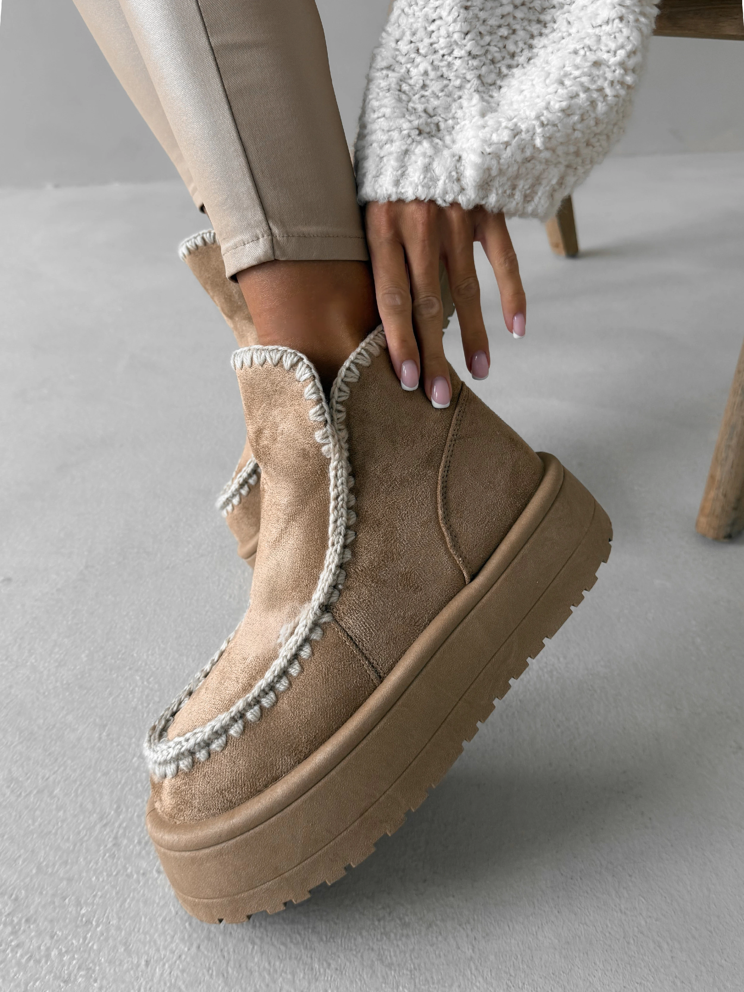 Béžové válenky MOVENZA s vysokou platformou Veľkosť: 40