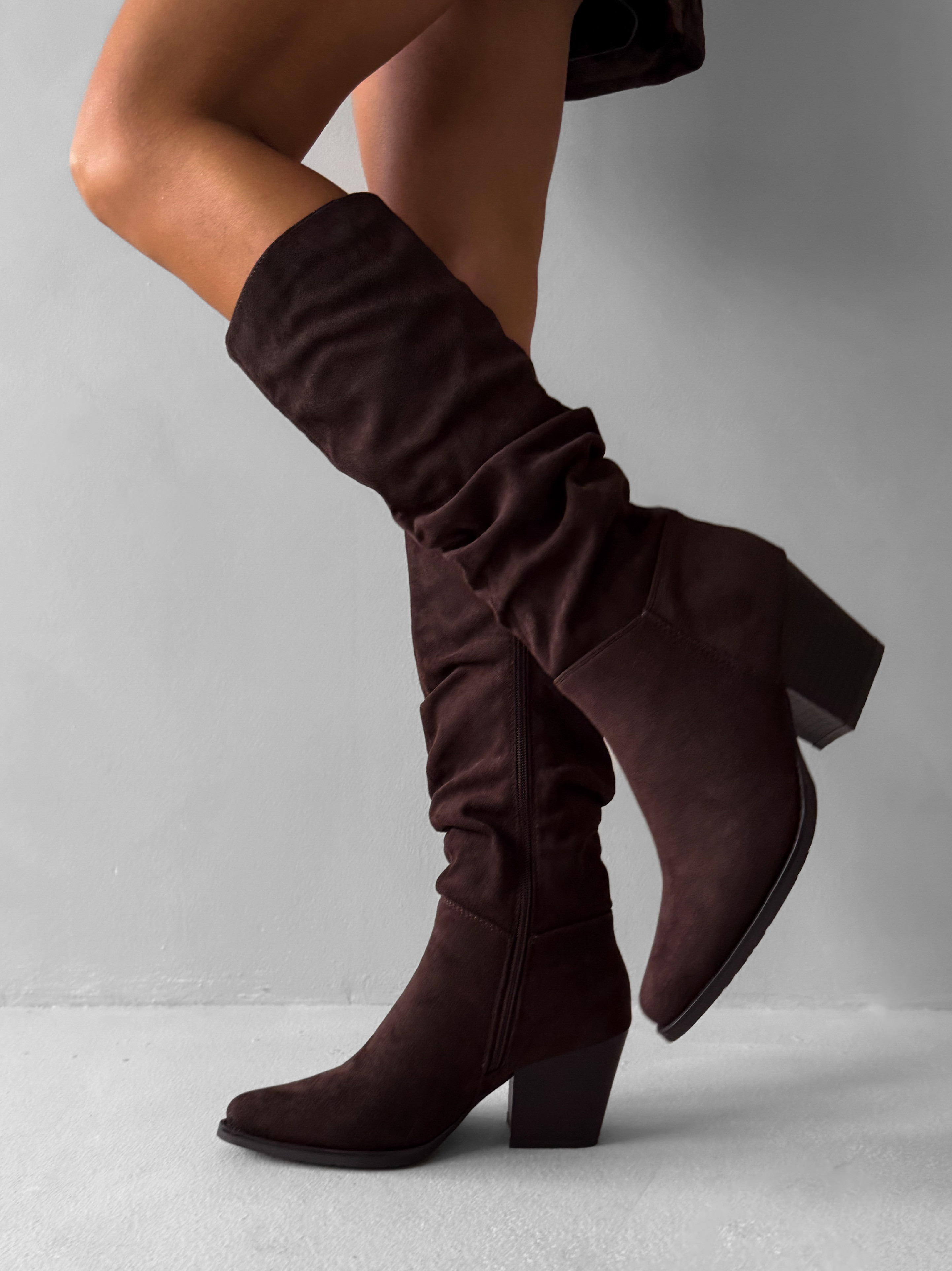 Hnedé semišové čižmy KORELLO Veľkosť: 38