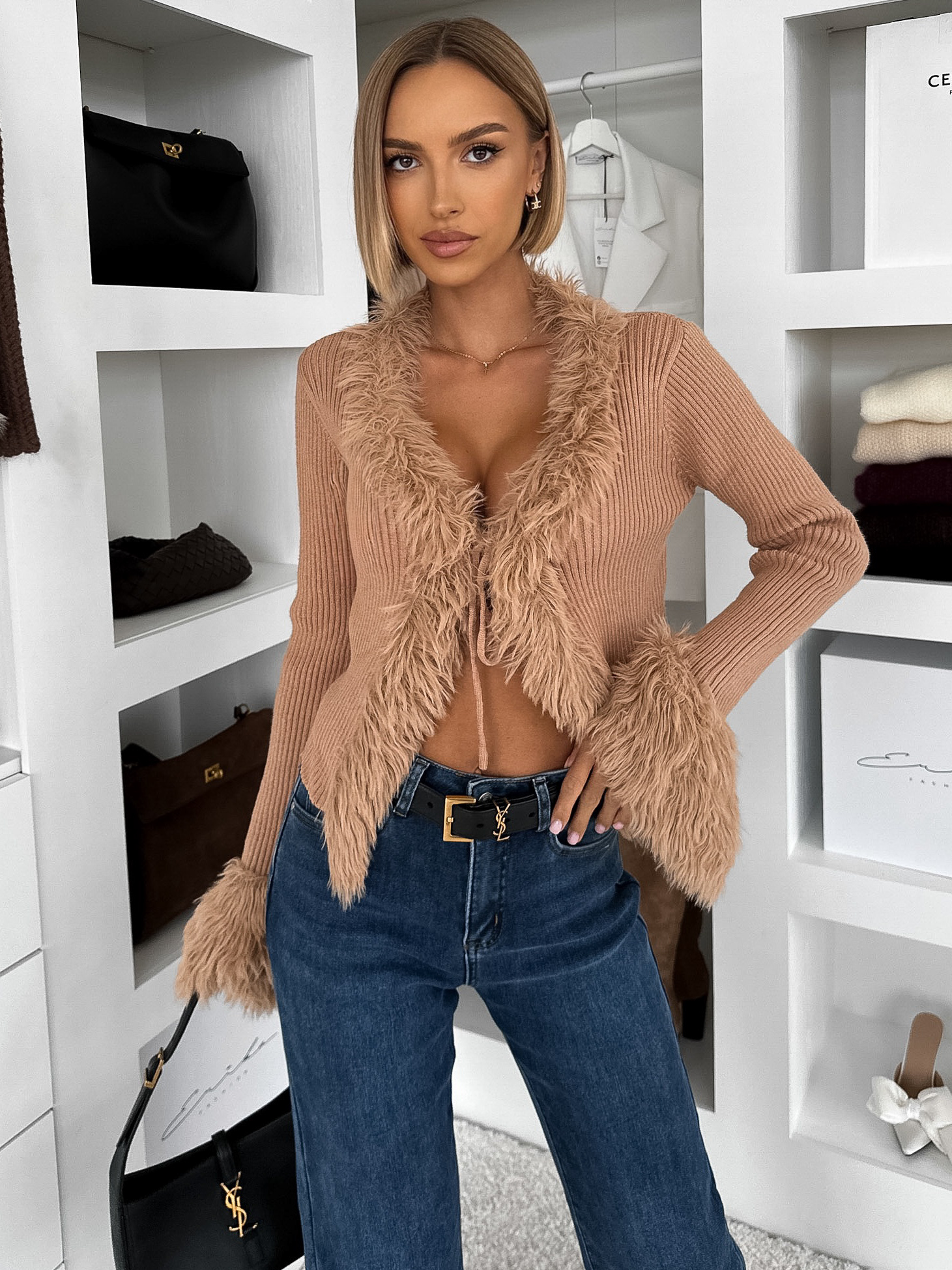 Hnedý elegantný svetrík MALVERO Veľkosť: ONESIZE Hnedý elegantný svetrík MALVERO Veľkosť: ONESIZE