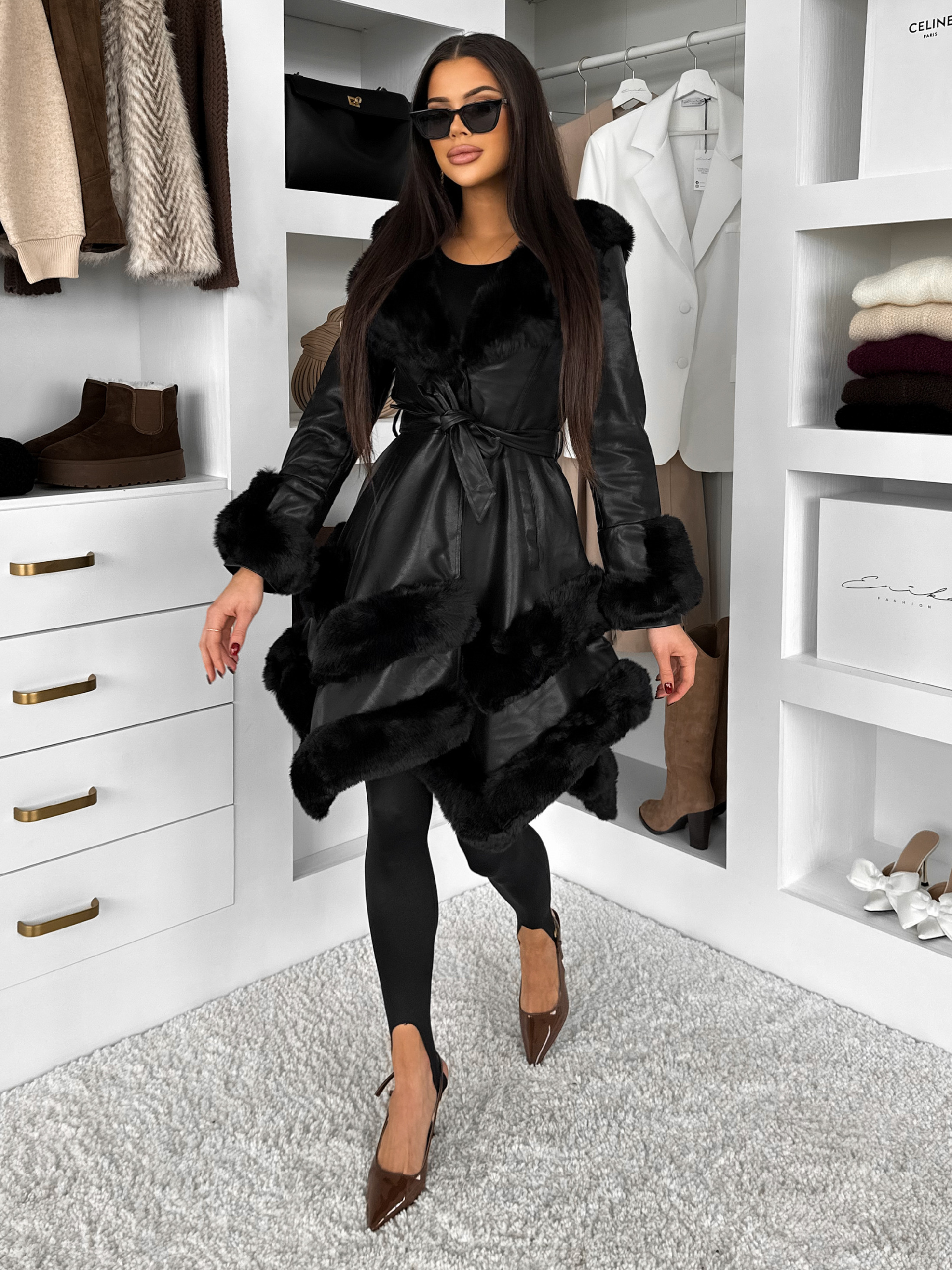 Čierny koženkový kabát SALMORO s kožušinkou Veľkosť: M