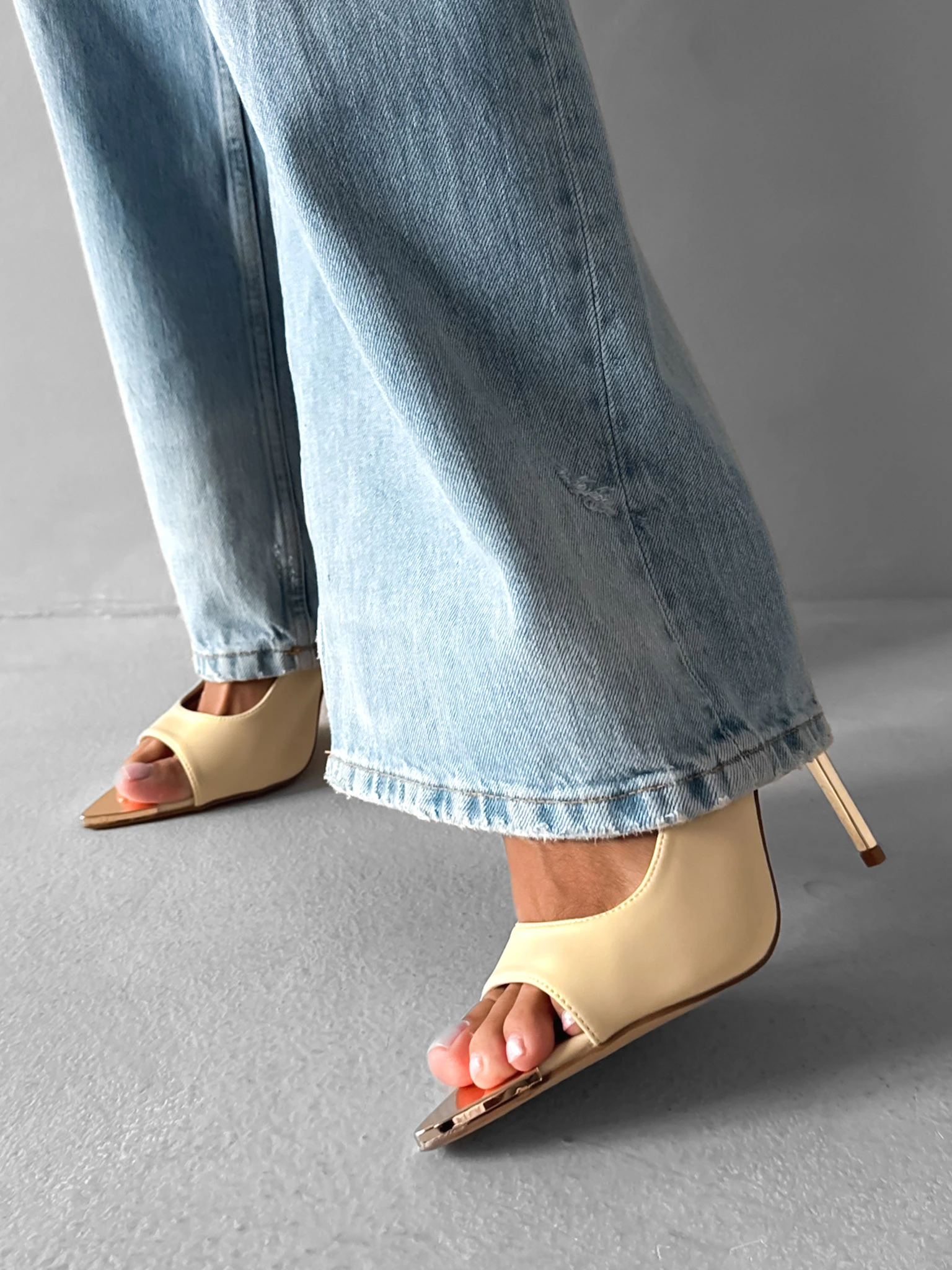 Krémové lodičky na podpätku LUNEXA s otvorenou špičkou Veľkosť: 36