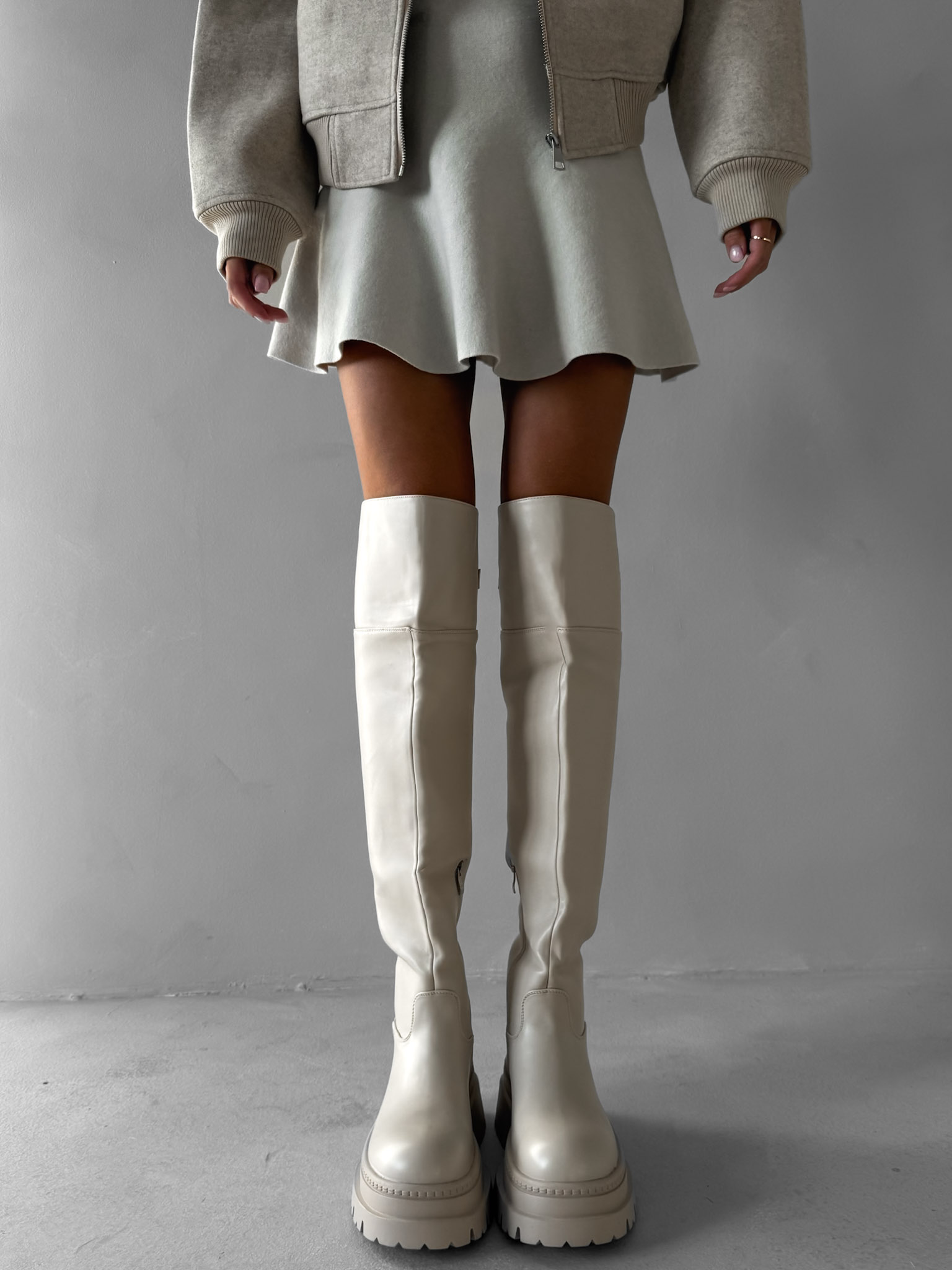 Krémové vysoké čižmy MAVINE nad kolená s prackou Veľkosť: 41