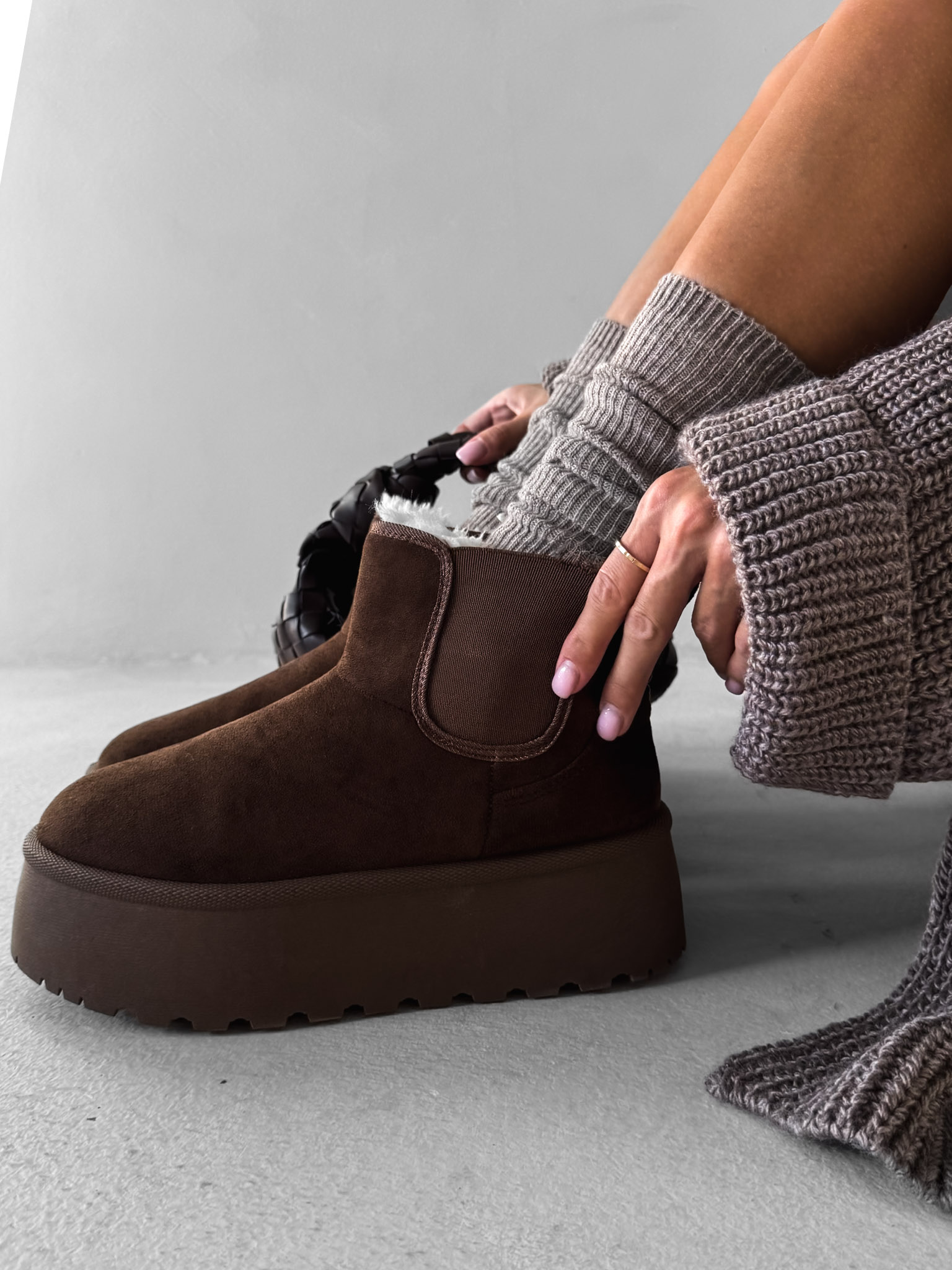 Tmavo hnedé válenky CASTOR s vysokou platformou Veľkosť: 36