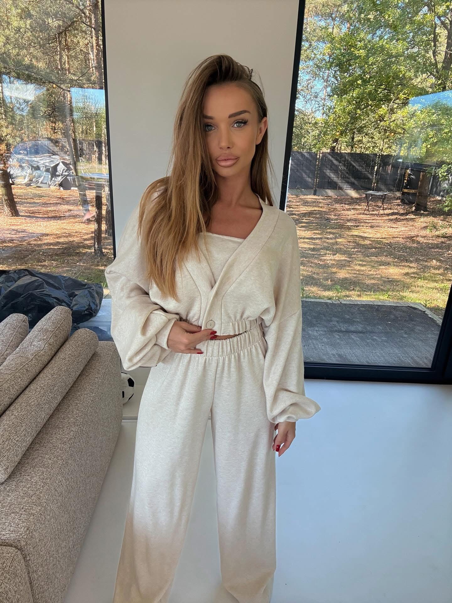 Krémový štýlový pohodlný komplet COMFRA Veľkosť: ONESIZE