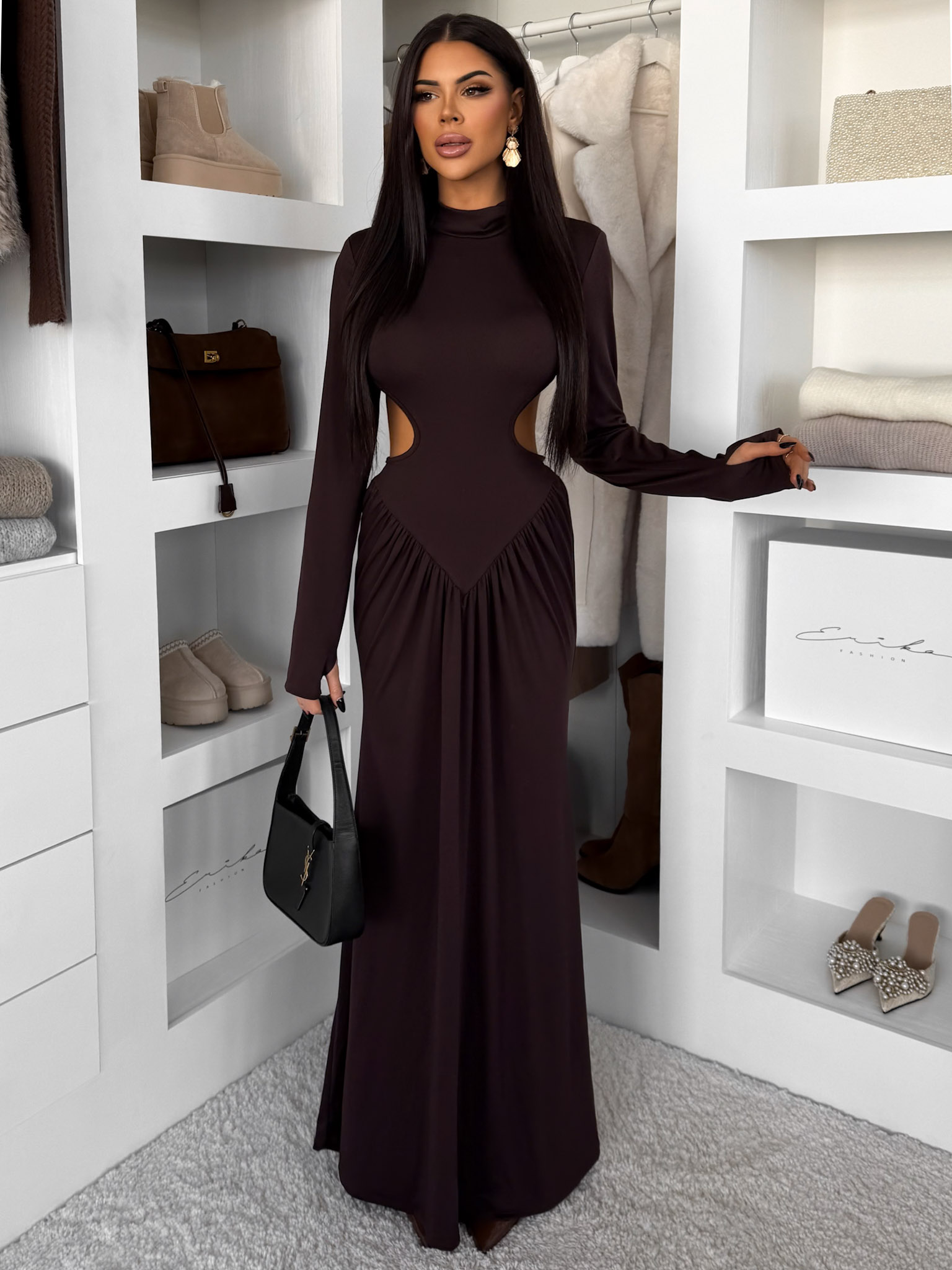 Tmavo hnedé dlhé spoločenské šaty EVANIE s prestrihmi Veľkosť: ONESIZE
