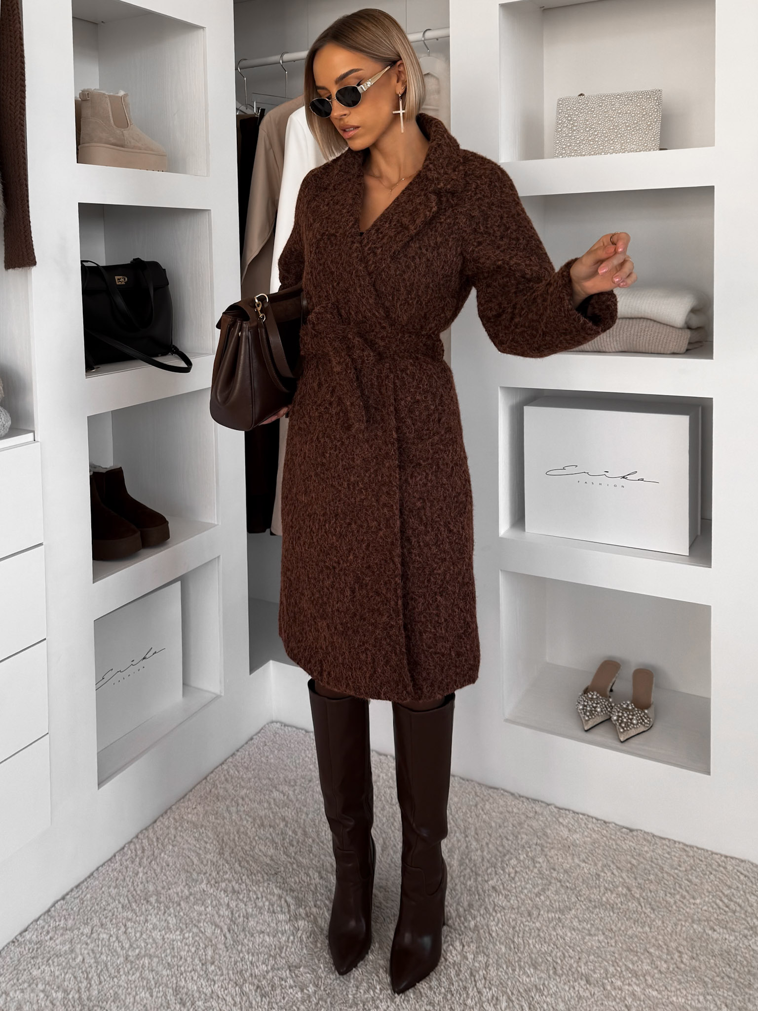 Tmavo hnedý elegantný dlhý kabát CLERINE Veľkosť: ONESIZE