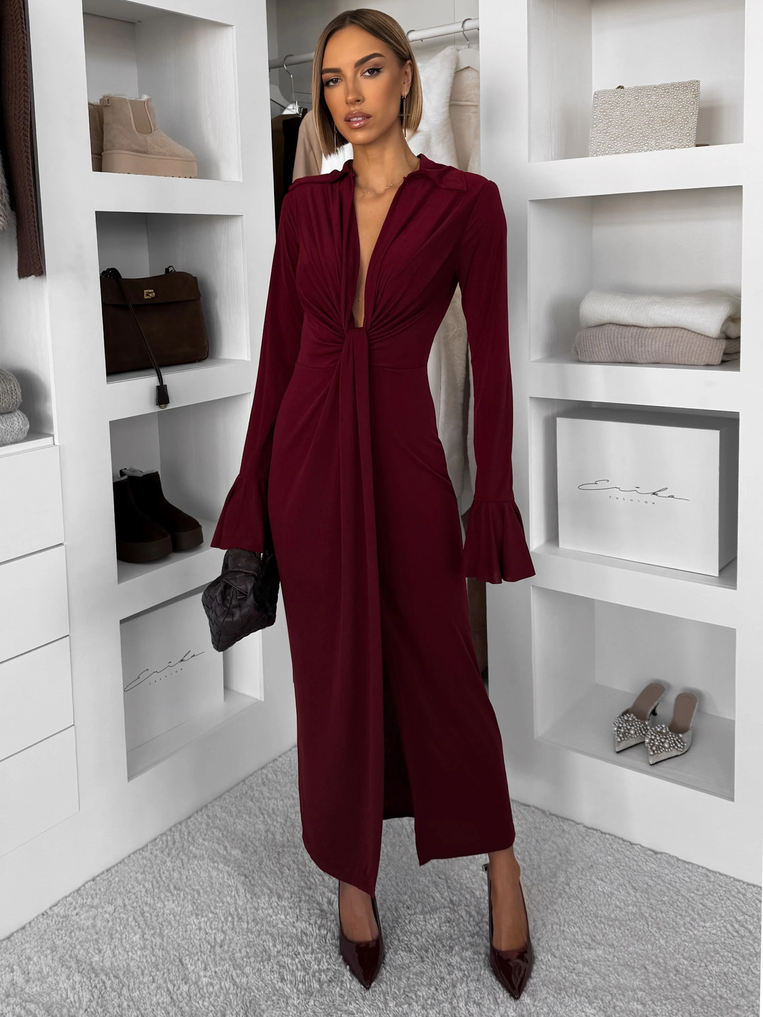 Vínové dlhé spoločenské šaty OSTIVEN s výstrihom Veľkosť: ONESIZE