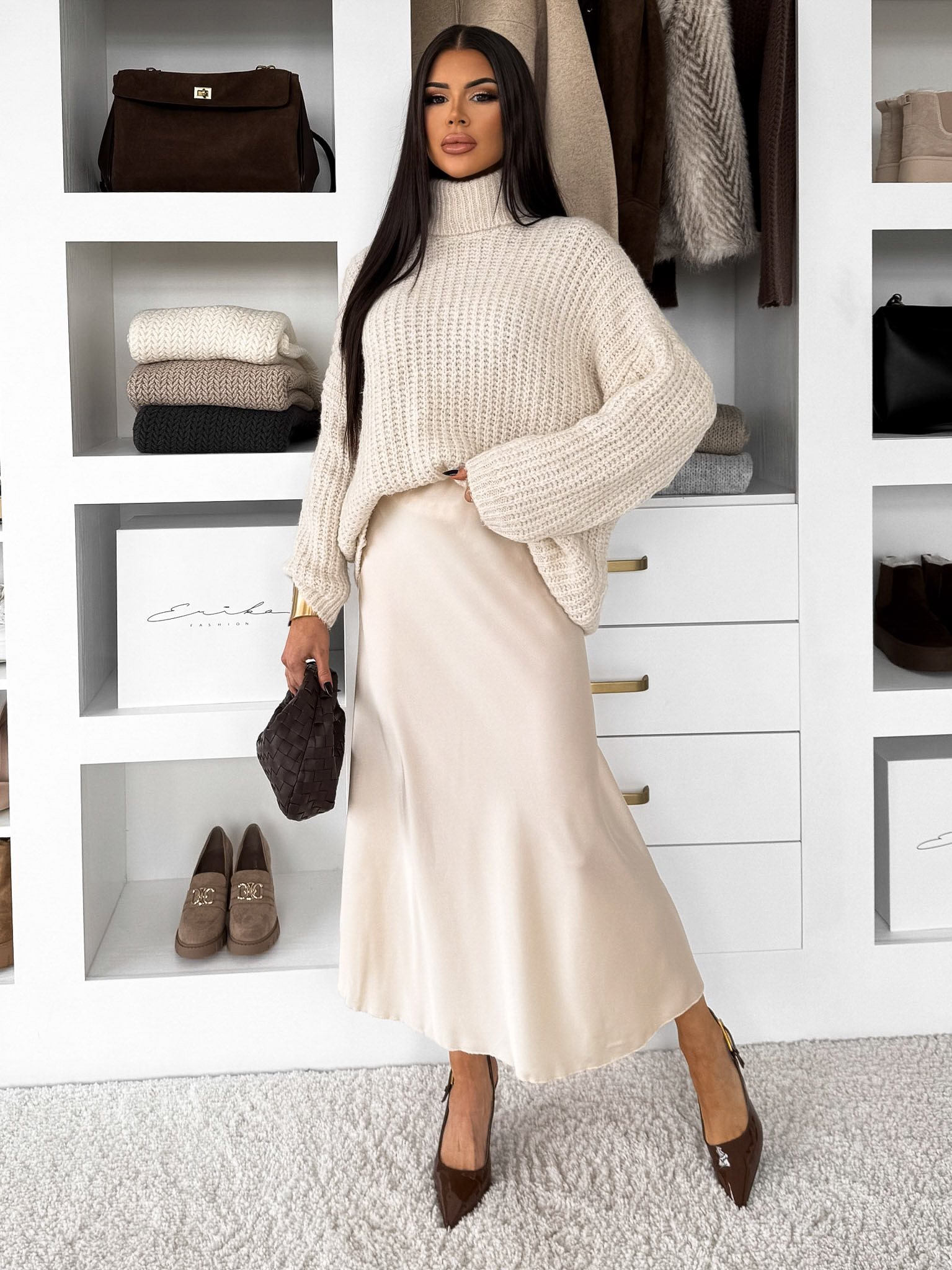 Krémová saténová dlhá sukňa VORNIKA Veľkosť: ONESIZE