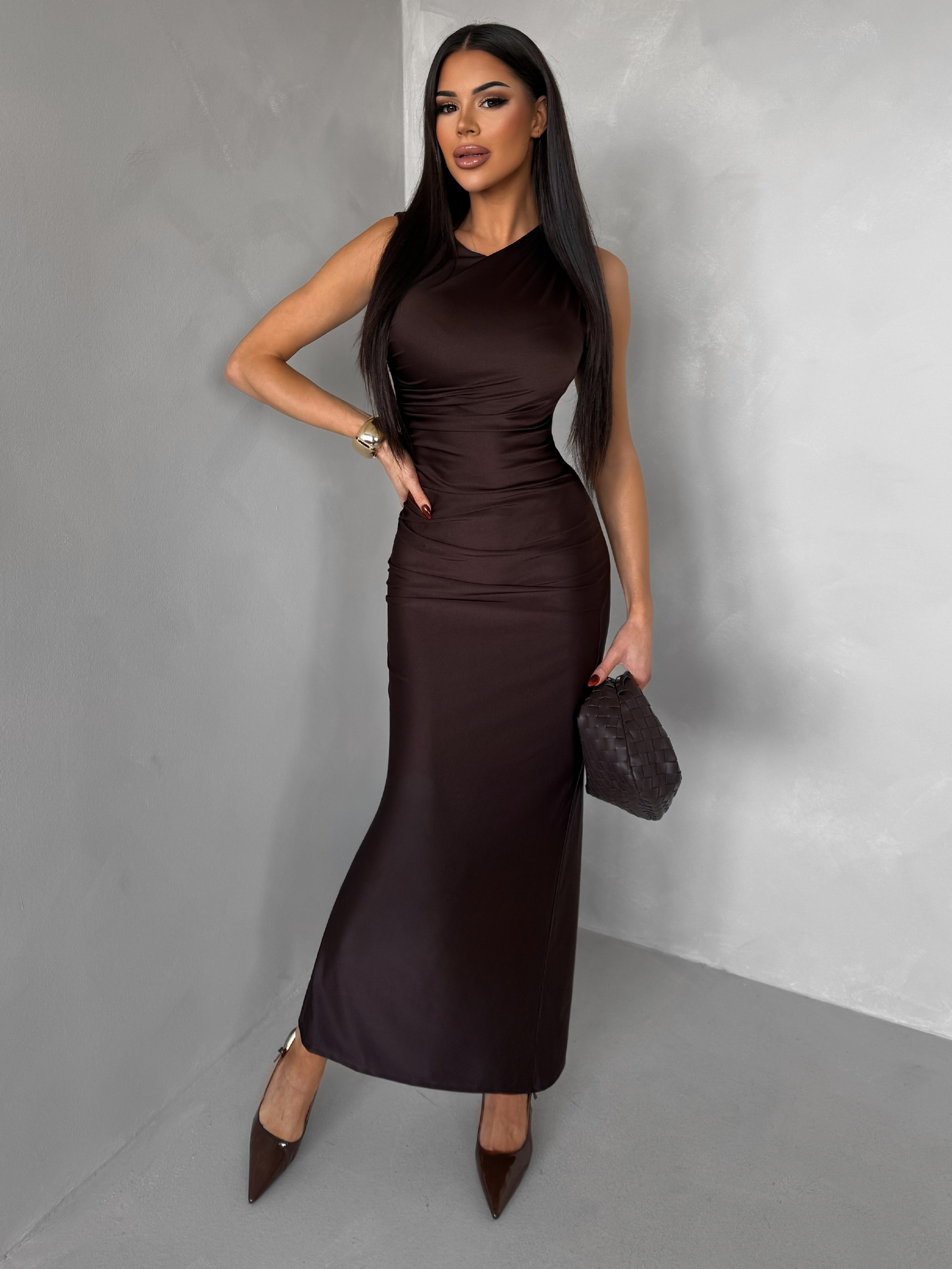 Hnedé elegantné spoločenské dlhé šaty DRAVELY s riasením Veľkosť: ONESIZE