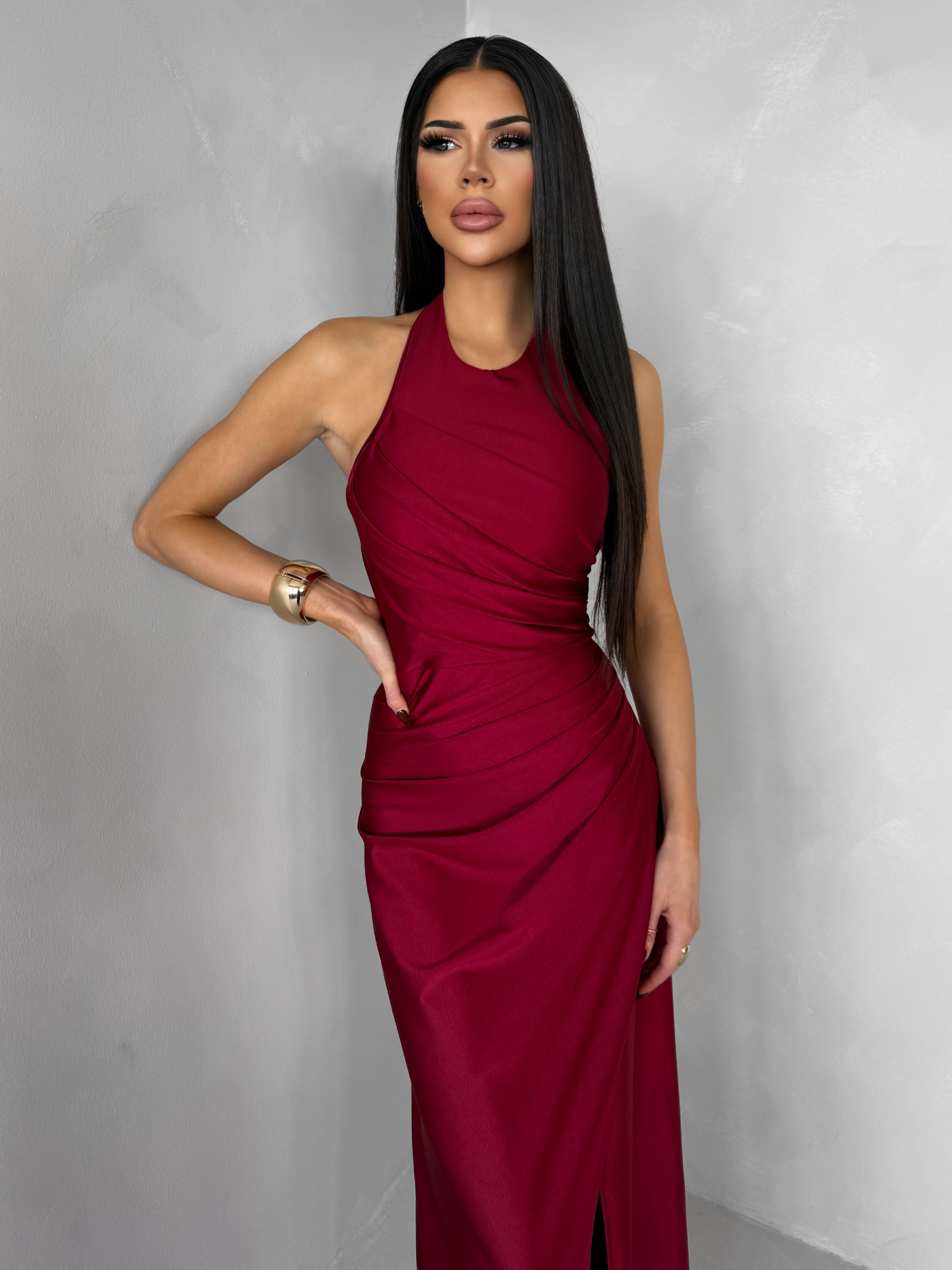 Bordové spoločenské dlhé tvarujúce šaty SYVONA s rázporkom Veľkosť: ONESIZE