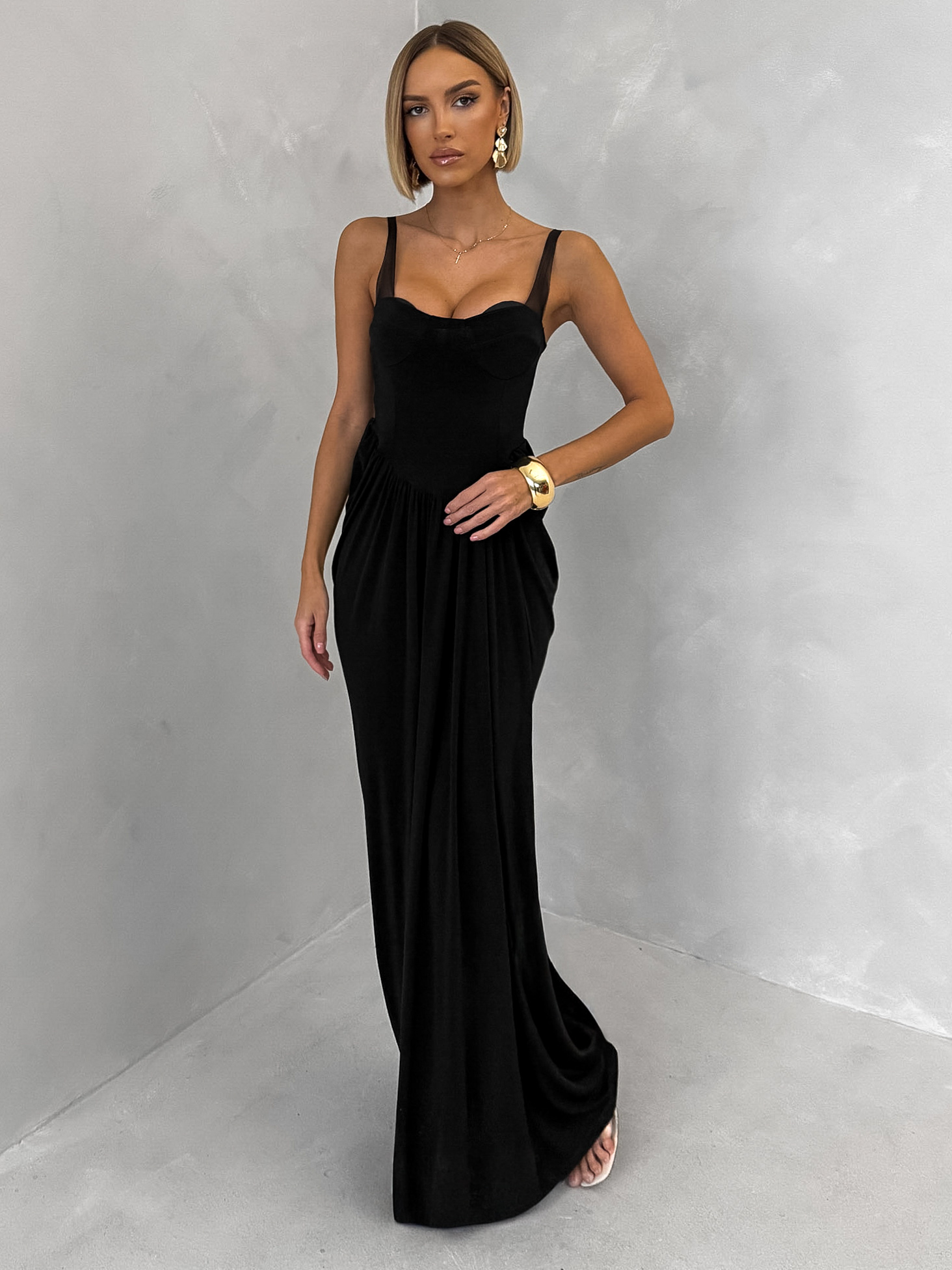 Čierne tvarujúce spoločenské šaty NOBLEN Veľkosť: ONESIZE