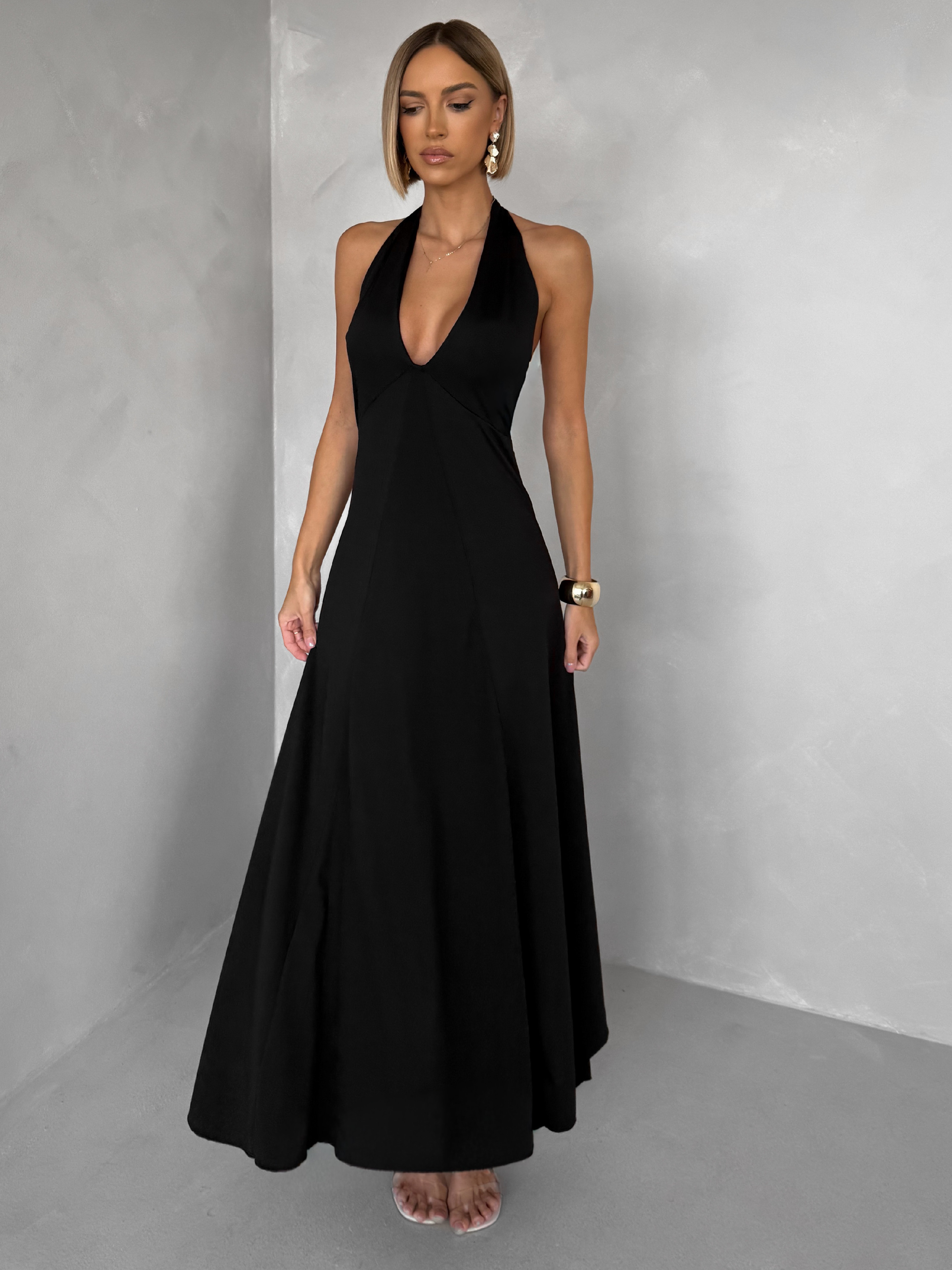 Čierne spoločenské dlhé šaty NORÉLIE s výstrihom Veľkosť: ONESIZE