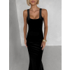 Čierne zamatové priliehavé spoločenské šaty UMERY