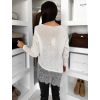 Bílý oversize svetřík MALFIO s krajkou (Veľkosť ONESIZE)
