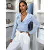 Světle modrý elegantní top CALIRA s výstřihem (Veľkosť ONESIZE)