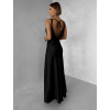 Čierne saténové dlhé šaty MIREVE s odhaleným chrbtom (Veľkosť ONESIZE)