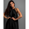 Čierne elegantné lesklé šaty CORALLINE s viazaním okolo krku