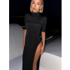 Čierne zoštíhľujúce šaty YWONNE s krátkym rukávom