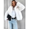 Bílý krátký faux fur kožesinový kabátek NOMIR (Veľkosť M/L)
