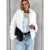 Bílý krátký faux fur kožesinový kabátek NOMIR (Veľkosť M/L)