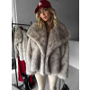 Šedý krátký faux fur kožesinový kabátek KIRIAK (Veľkosť L/XL)