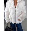 Bílý krátký faux fur kožesinový kabát JENEL (Veľkosť S)