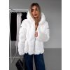 Bílý krátký faux fur kožesinový kabát JENEL (Veľkosť S)