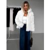 Bílý krátký faux fur kožesinový kabát JENEL (Veľkosť S)