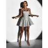 Stříbrné elegantní krátké šaty BERTHY s tenkými ramínky (Veľkosť ONESIZE)