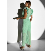Zelený plisovaný overal TAUTRIS s volánikovými rukávmi