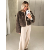 Hnědý krátký faux fur kožešinový kabátek ANNELIT (Veľkosť M/L)