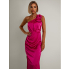 Tmavo ružové asymetrické saténové šaty ROULES