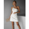 Biele kokteilové mini šaty SEDAMA na jedno rameno