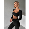 Černý sportovní crop top JIMELA s dlouhým rukávem (Veľkosť L)