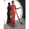 Lososové elegantné dlhé šaty ELANESSE s vlečkou