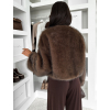Hnědý stylový krátký faux fur kožíšek HILDAR (Veľkosť M/L)