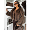 Hnědý stylový krátký faux fur kožíšek HILDAR (Veľkosť M/L)