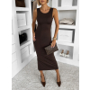 Tmavo hnedé priliehavé midi šaty TREVY s rázporkom