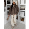 Hnědý kožešinový žíhaný faux fur kabát TELUVIA (Veľkosť M/L)
