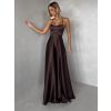 Hnědé dlouhé plesové společenské šaty CELLINES se šněrováním a rozparkem (Veľkosť L)