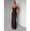 Tmavě hnědé dlouhé saténové šaty ORIXY s výstřihem (Veľkosť ONESIZE)